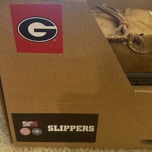 New in box Men’s UGA Slippers